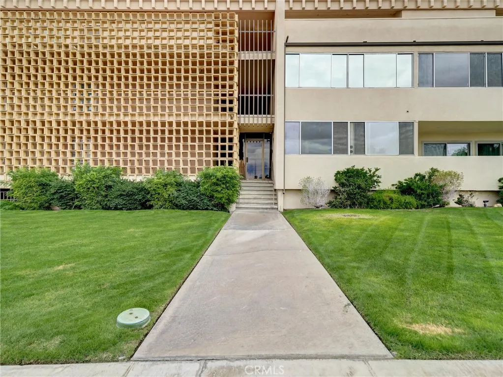 277 E Alejo Road 214, Palm Springs, California 92262 home-pic-16